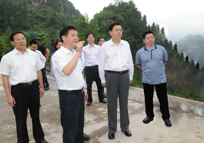 時任國務(wù)院副總理、中共中央政治局委員、重慶市委書記張德江視察重慶69